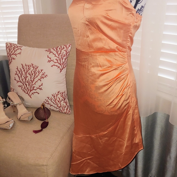 Satin asymmetrical strapless dress New 10 - Picture 3 of 11